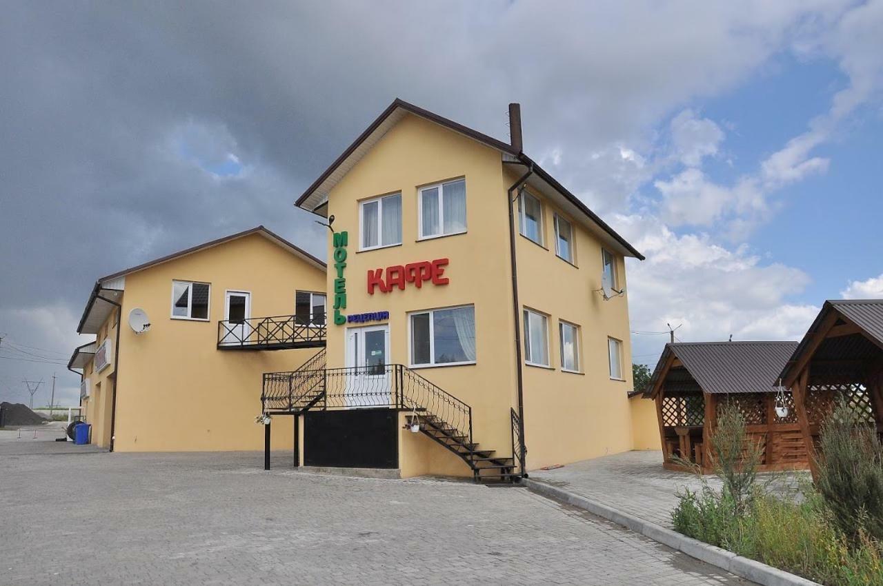 Motel Loetsk Buitenkant foto